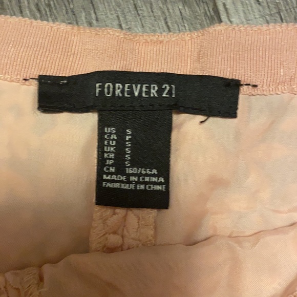 Peachy pink lace shorts - Picture 5 of 5